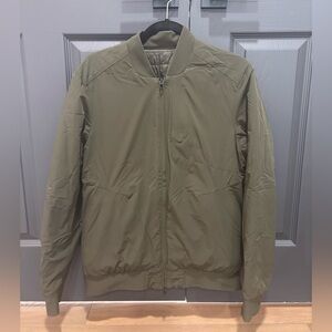 Lululemon men’s olive reversible bomber sz M.